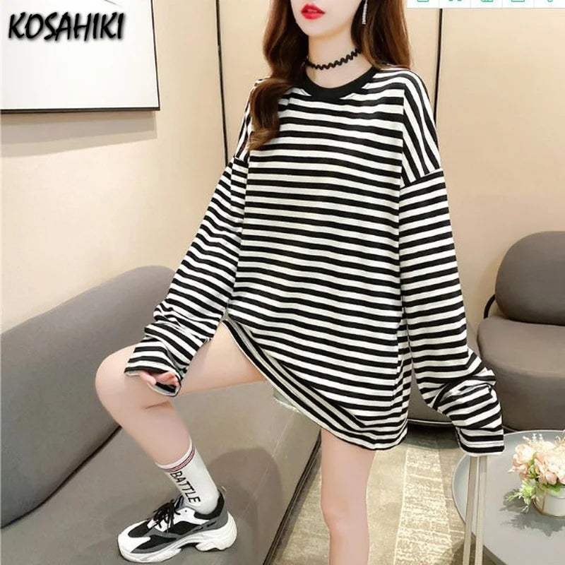 코사히키 여성 루즈핏 스트라이프 긴팔 티셔츠 (KOSAHIKI Women Loose Striped Long Sleeve T-Shirt)